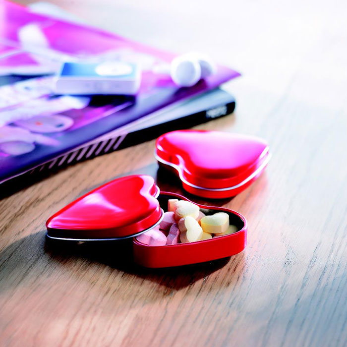 Heart tin box with candies - Image 4